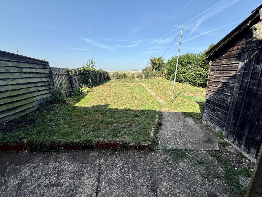 Lot: 56 - THREE-BEDROOM SEMI-DETACHED HOUSE - Garden to rear